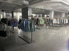 中国服装出口减半！中国服装产业还能翻身吗？